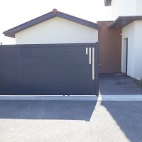 Portail aluminium coulissant gris anthracite